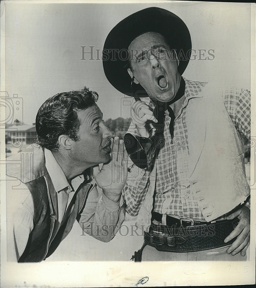 1969 Press Photo Actor Dan Rowan & Dick Martin In "Glory Of The Double Giggle" - Historic Images