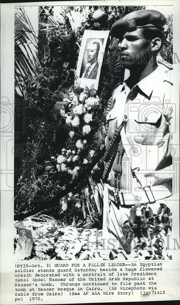 1970 Press Photo Egyptian Soldier Standing Guard At Gamal Abdar Memorial - Historic Images