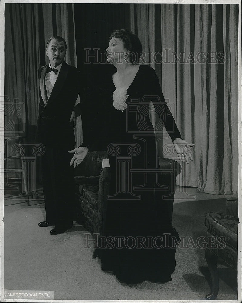 1960 Press Photo Katherine andB Brian Aherne in stage play &quot;Dear Liar&quot;. - Historic Images