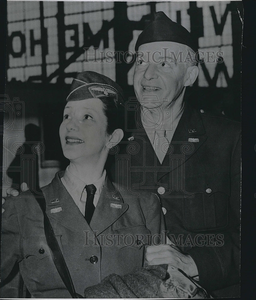 1945 Press Photo Alfred Lunt, Lynn Fontanne, &quot;The Guardsman&quot; - Historic Images