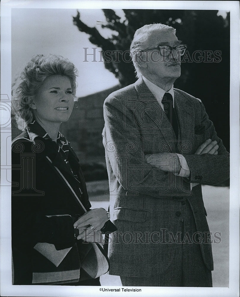 1975 Press Photo &quot;You Lie So Deep My Love&quot;  Walter Pidgeon,Barbara Anderson - Historic Images