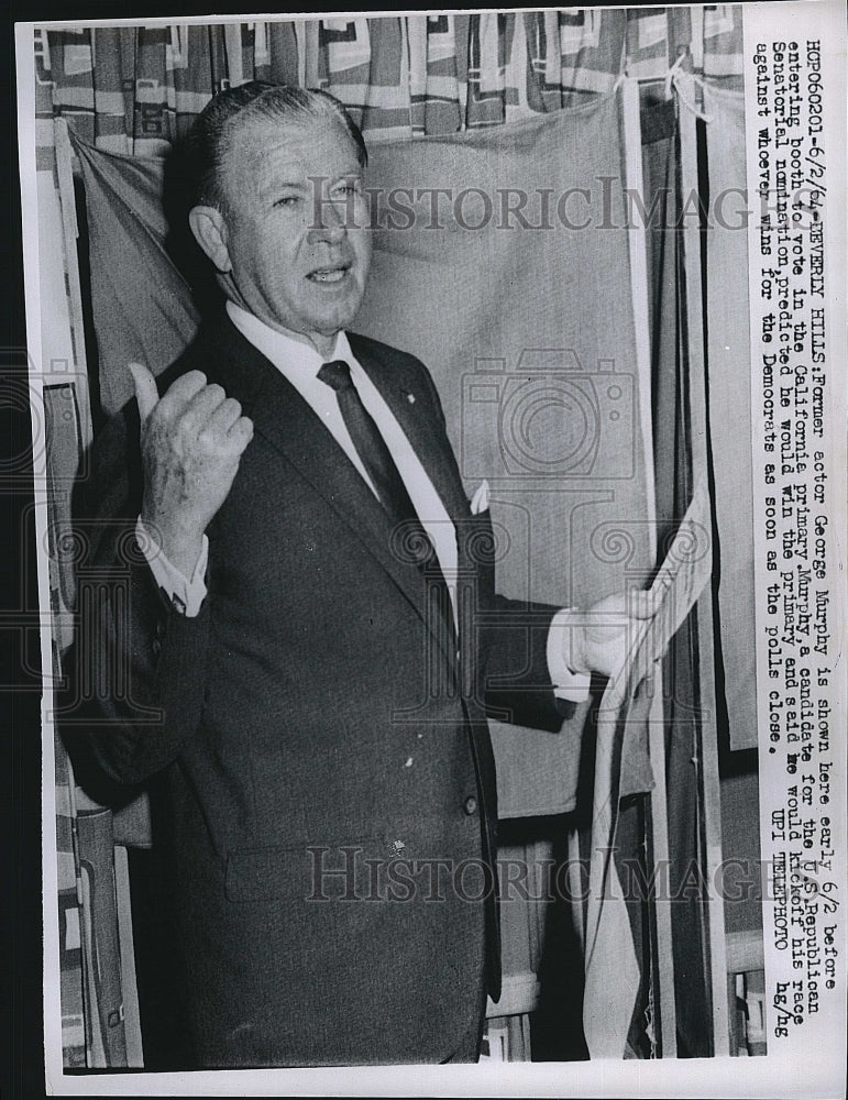 1964 Press Photo Senator George Murphy Voting At Booth - Historic Images