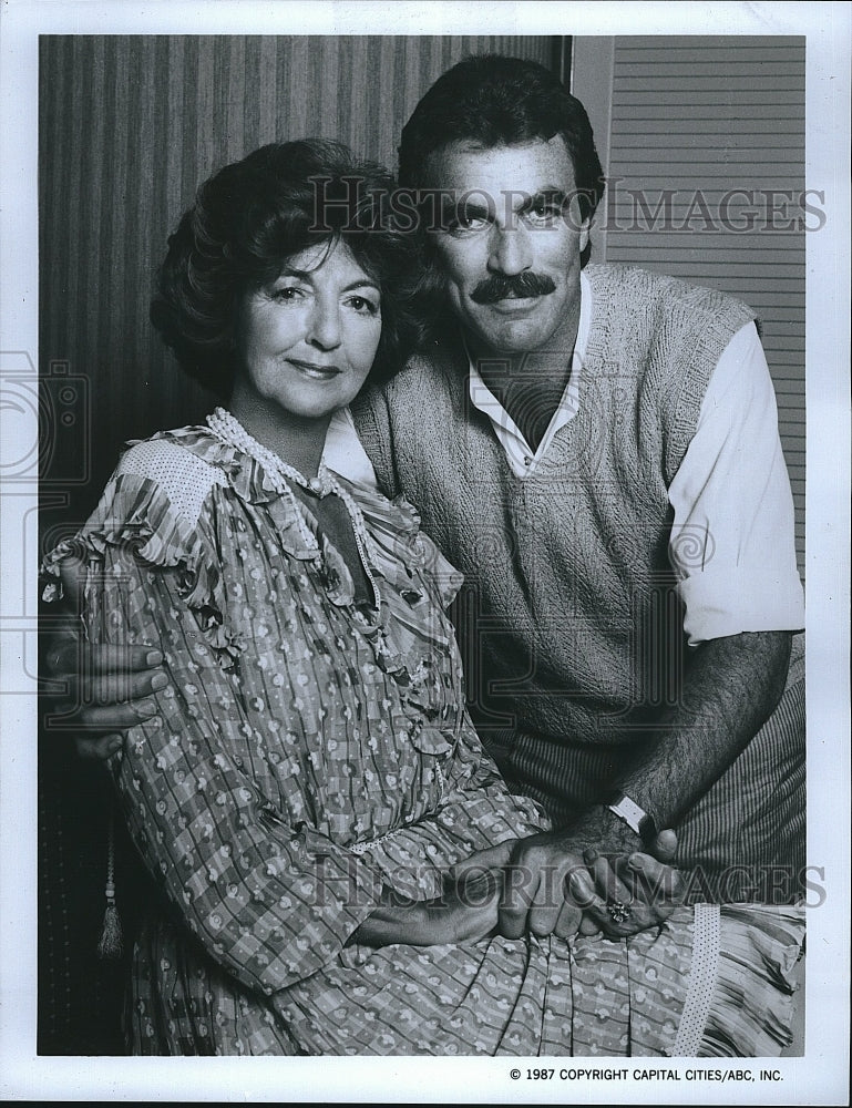 1987 Press Photo Actor Tom Selleck &amp; Mother In &quot;Superstars &amp; Their Moms&quot; - Historic Images