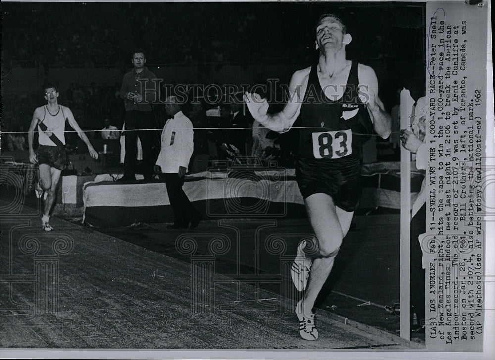 1962 Press Photo Peter Snell Wins 1000 Yard Race At LA Times Indoor Meet - Historic Images