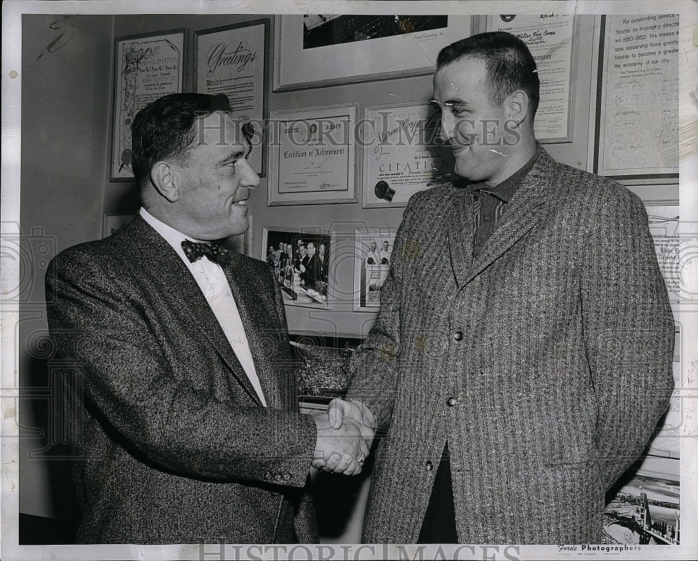 1959 Press Photo Bob Houbregs former Washington all American Baseball Player - Historic Images