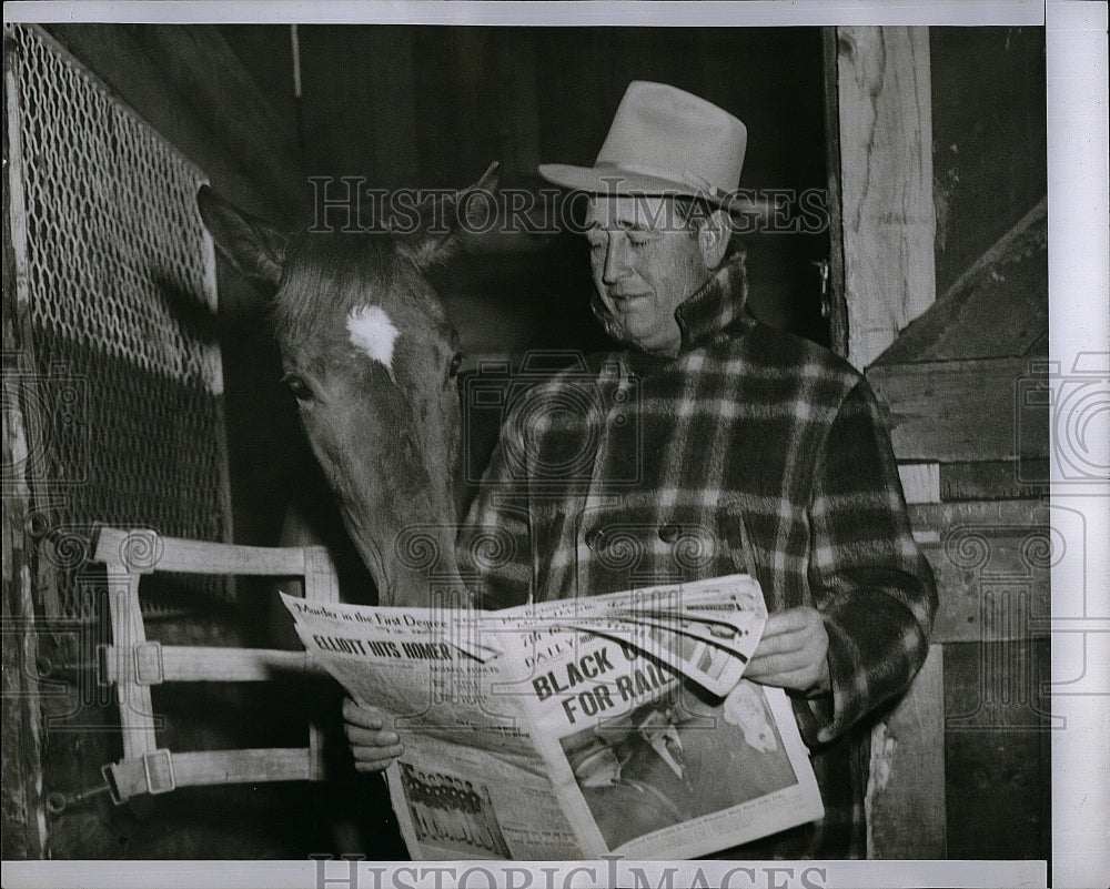 1948 Press Photo Clyde Locklear Bill Mcauley&#39;s Column Suffolk Downs - Historic Images