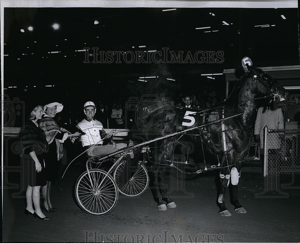 1965 Press Photo Mike Gillooly Memorial Pace trophy from wife - Historic Images