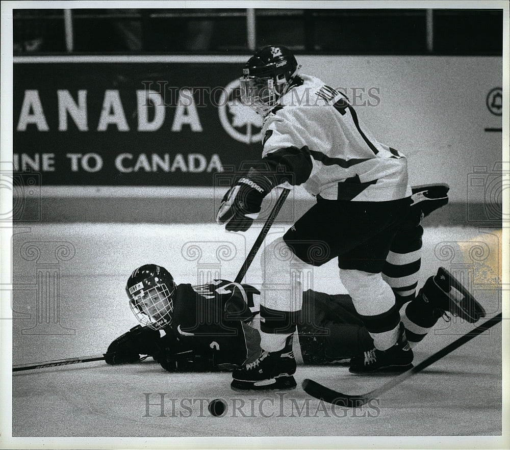 1995 Press Photo Chad Allan, Canada, Juha Vuorivirta, Finland, Ice Hockey - Historic Images