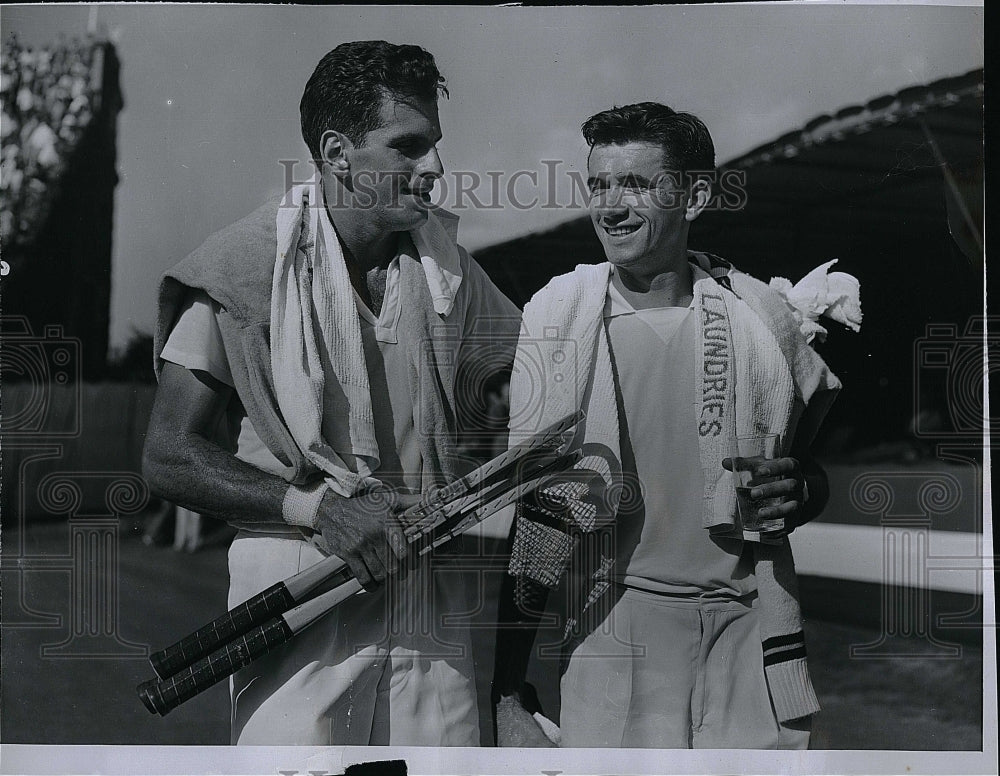 1953 Press Photo Tennis players Dick Savitt and Mervyn Rose - Historic Images