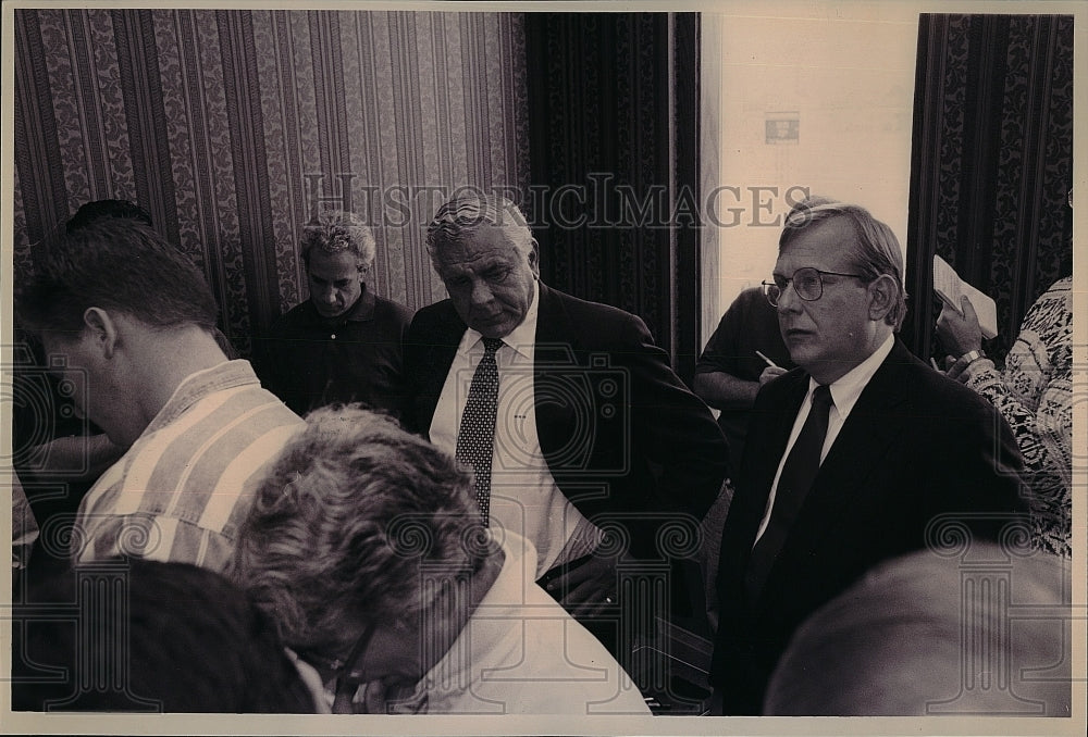 1996 Press Photo Bill Wirtz Chicago Black Hawks owner w/ Jerry Crause Bulls - Historic Images