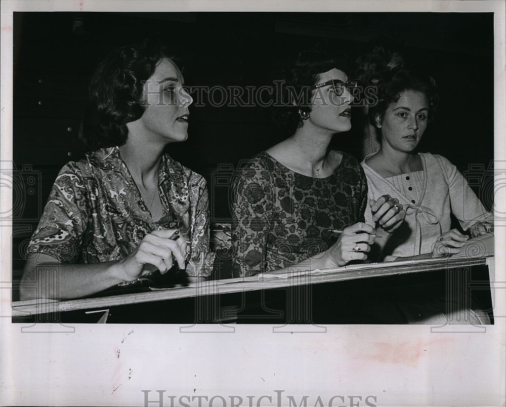 1963 Press Photo Wives of Sun  Coast Basketball League: Martha Schlatter - Historic Images