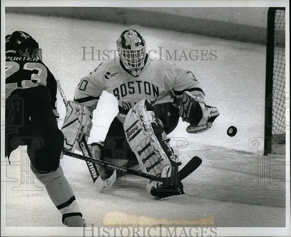 1998 Press Photo BC Goalie Scott Clemmensen during game with Kris Porter, - Historic Images