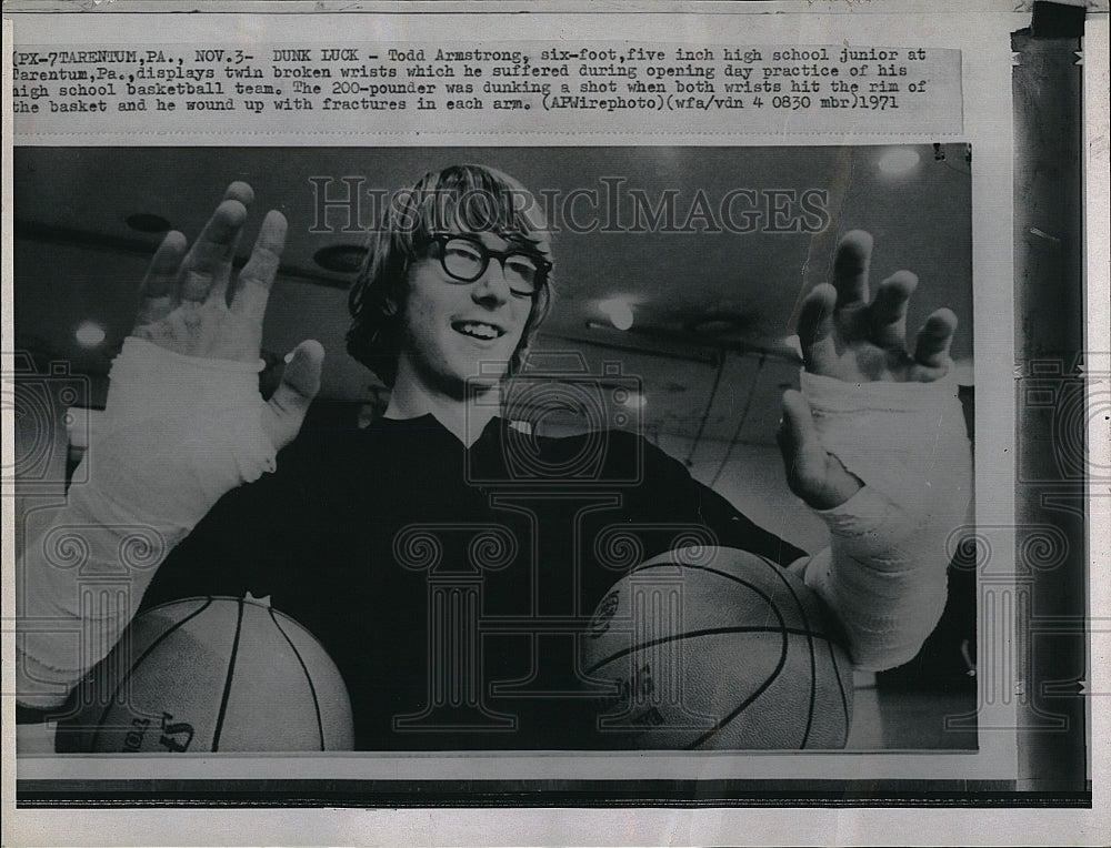 1971 Press Photo Todd Armstrong High School Basket Ball Player &amp; 2 Broken Wrists - Historic Images