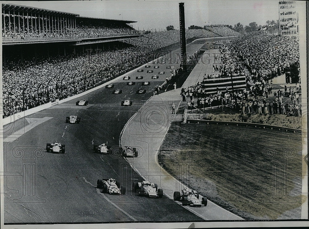 1969 Press Photo Race Car Drivers Mario Andretti &amp; Bobby Unser During 500 Race - Historic Images