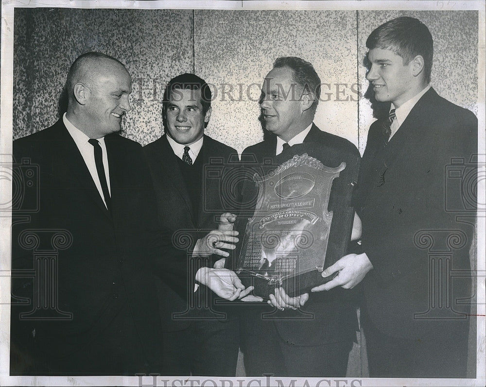 1966 Press Photo High School Football Player Rick Smith & Bob Cornell Get Award - Historic Images