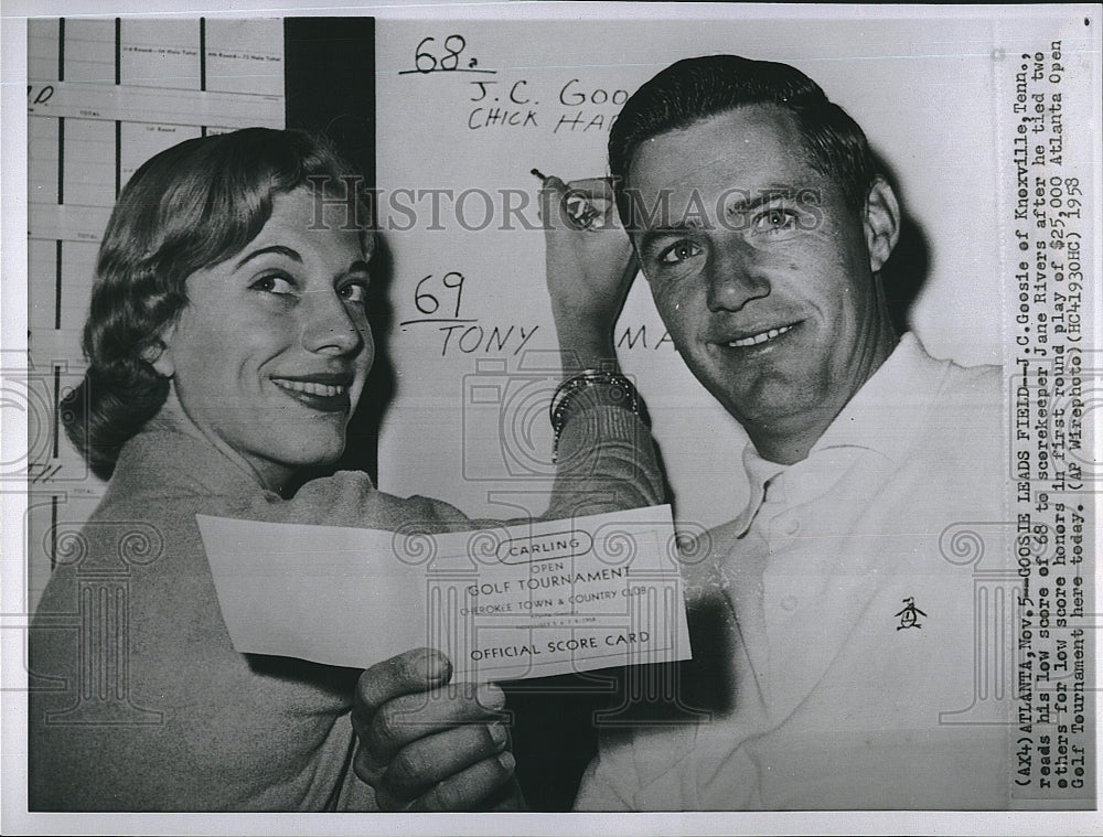 1958 Press Photo Golfer J.C. Goosie &amp; Jane Rivers During Golf Tournament - Historic Images