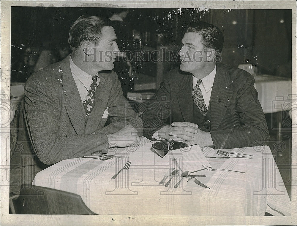 1943 Press Photo Pitcher Schoolboy Rowe &amp; Catcher Tom Livingston of the Phils - Historic Images