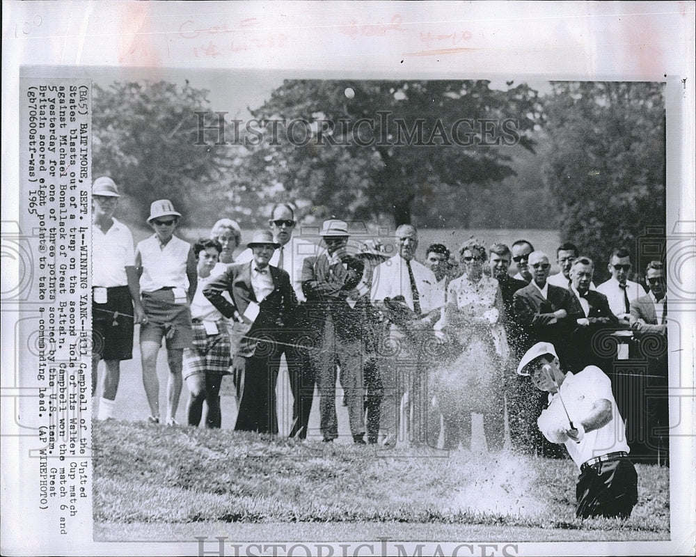 1965 Press Photo Bill Campbell Blasts Out of Sand Trap at Walker Cup Match - Historic Images