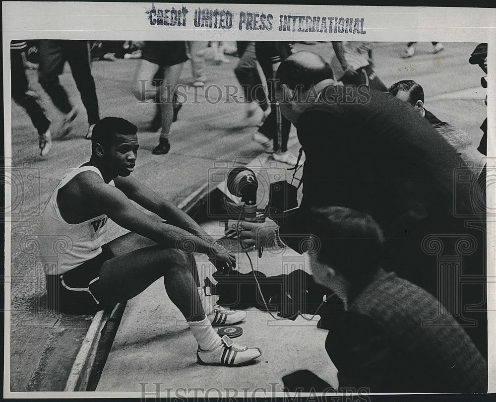 1962 Press Photo  Frank Budd of Villanova at K. of C. Track Meet in Boston. - Historic Images