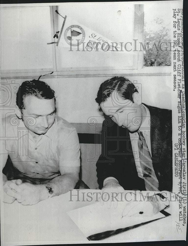 1969 Press Photo Jaroslav Jirick, St. Louis Scout Cliff Fletcher - Historic Images