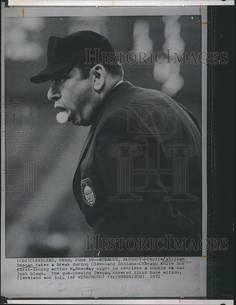 1971 Press Photo Baseball Umpire William Deegan During Chicago & Cleveland Game - Historic Images
