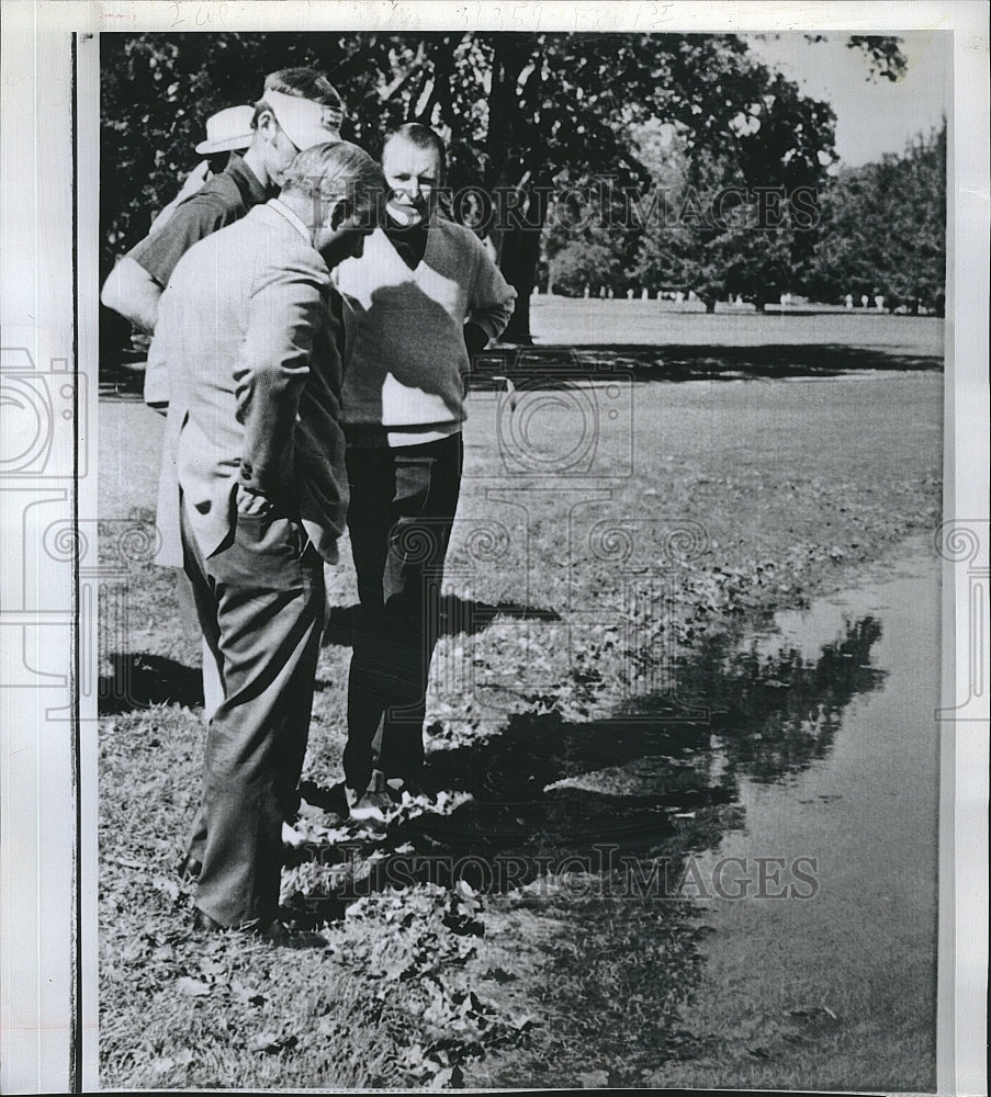 1971 Press Photo Golfer Ken Still During Golf Tournament - Historic Images