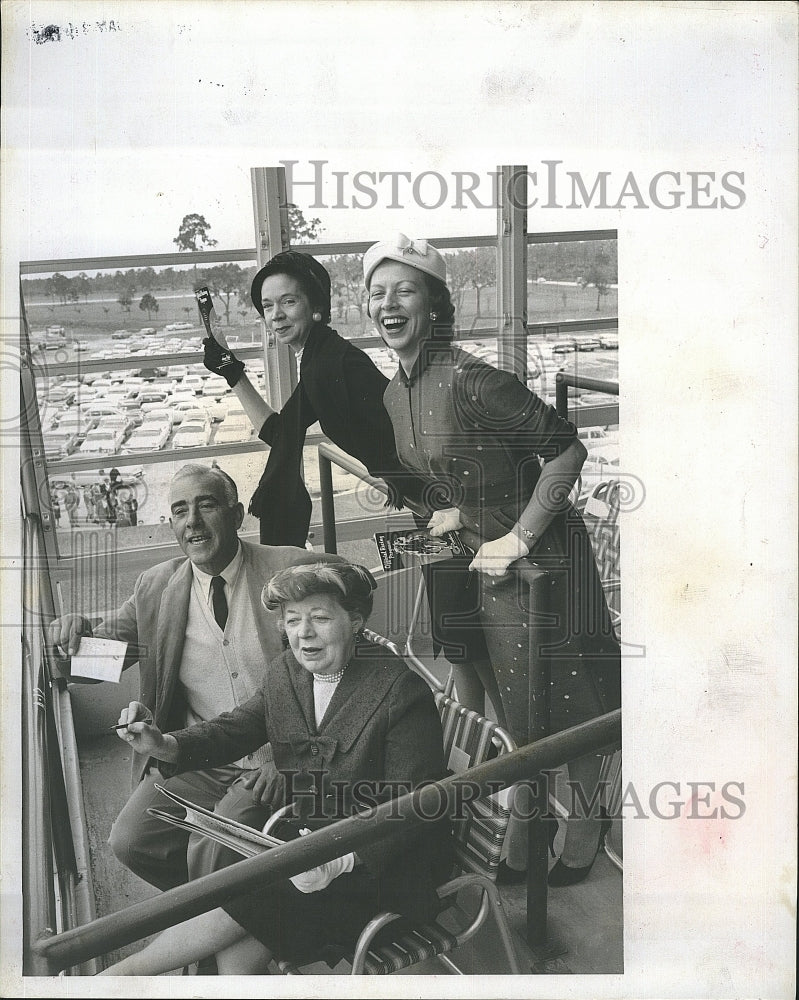 1960 Press Photo Mrs Rosemary hayes,Mrs L Byron,J LaMarca,Mrs P Church at races - Historic Images