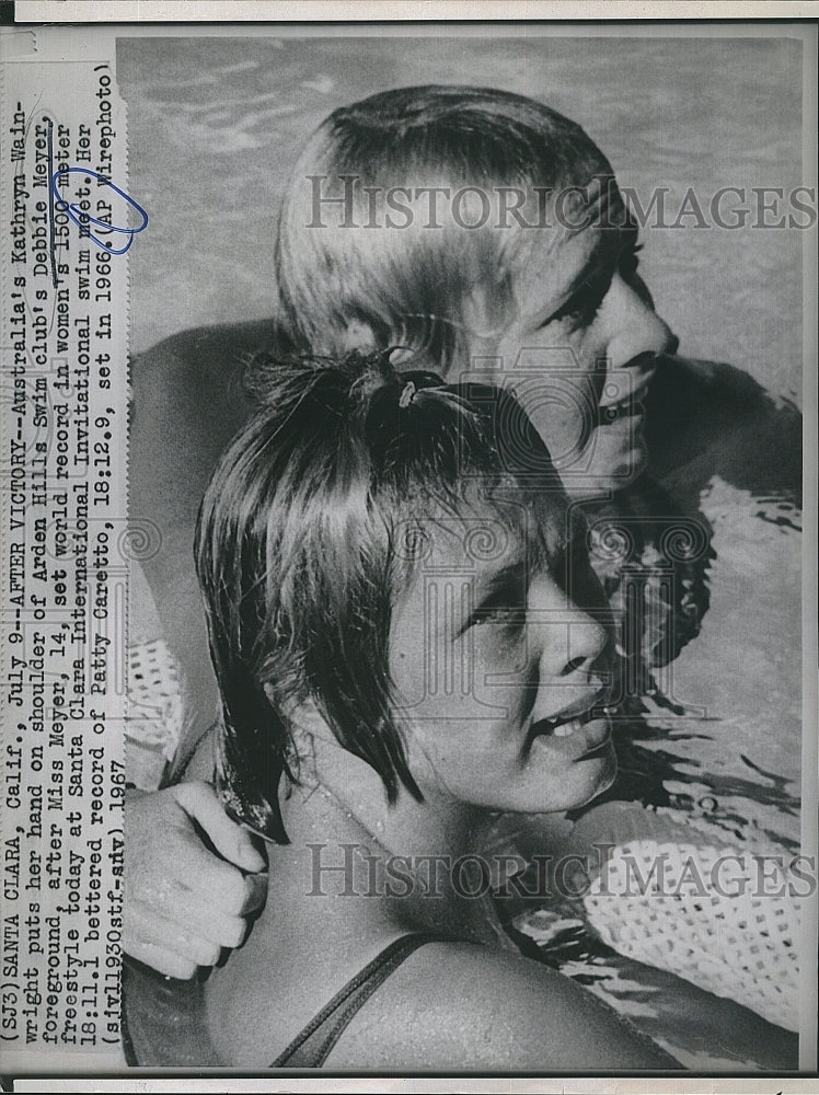 1967 Press Photo Kathryn Wainwright &amp; Debbie Meyer at swim meet - Historic Images