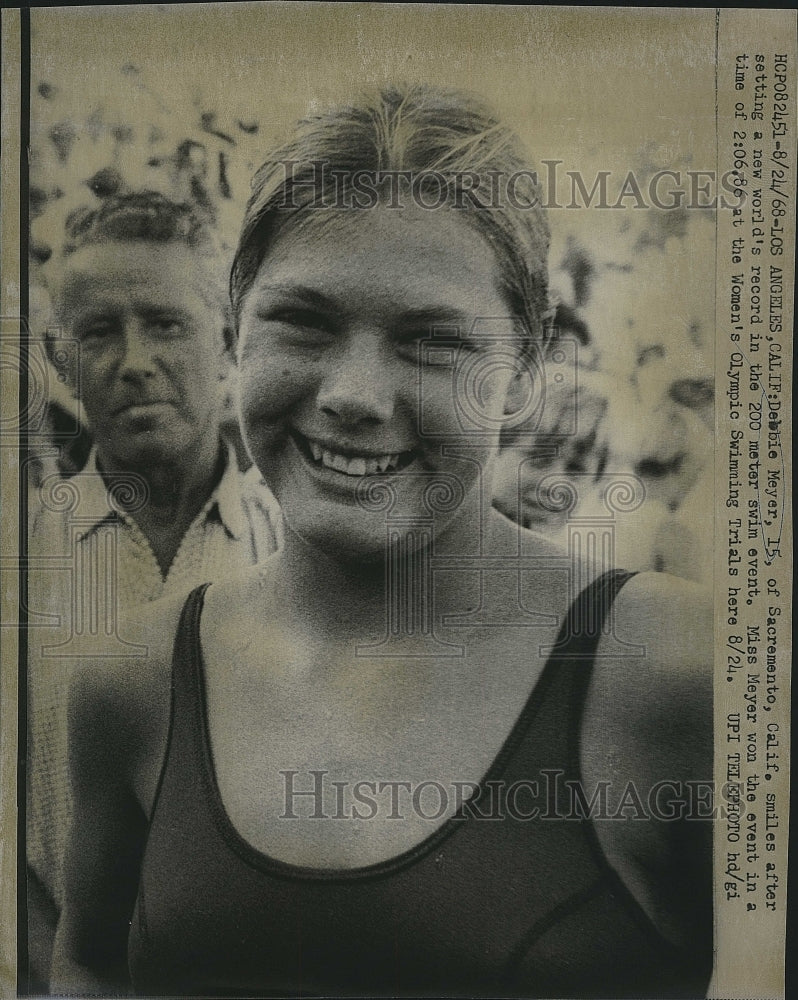 1968 Press Photo Debbie Meyer Sets New Record in 200 Meter Event - Historic Images