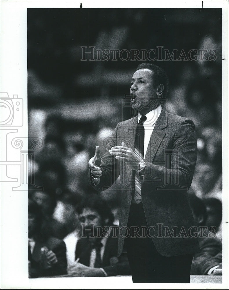 1987 Press Photo Clevelandcavaliers Coach Lenny Wilkins - Historic Images