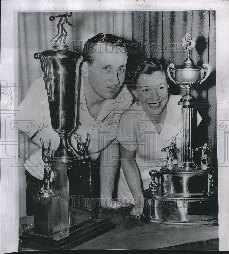 1954 Press Photo Don Carter &amp; Marion Ladewig &amp; bowling trophies they won - Historic Images