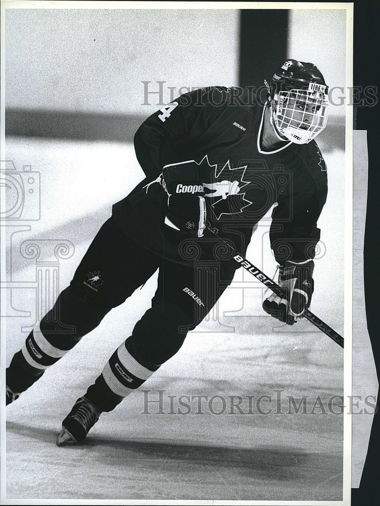 1995 Press Photo Team Canada Hockey Defense Chris Phillips against Ukraine - Historic Images