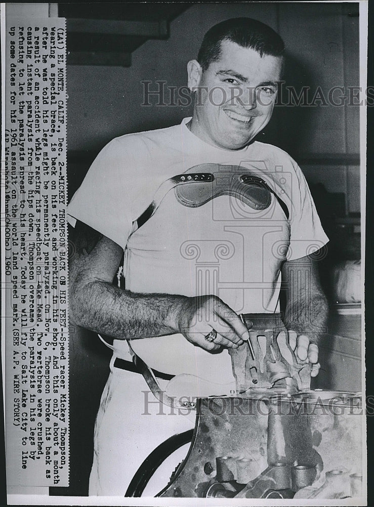 1960 Press Photo Speed Racer Mickey Thompson Working On Engine - Historic Images