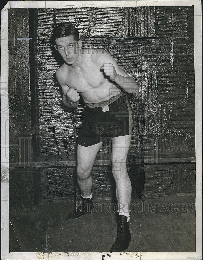 1943 Press Photo Boxer Harold Christenson Middleweight Division - Historic Images