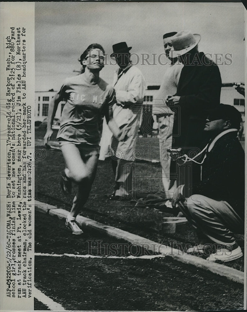 1960 Press Photo Track Runner Doris Severston Setting Record In 880 Yard Run - Historic Images