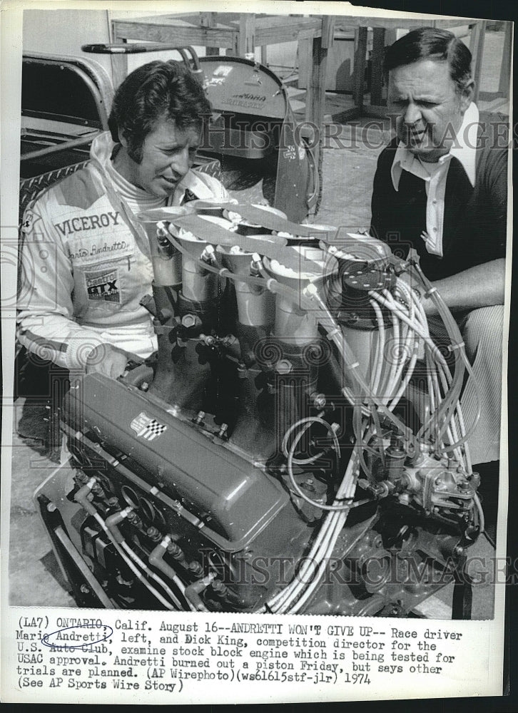 1974 Press Photo Race Car Driver Mario Andretti &amp; Dick King of US Auto Club - Historic Images