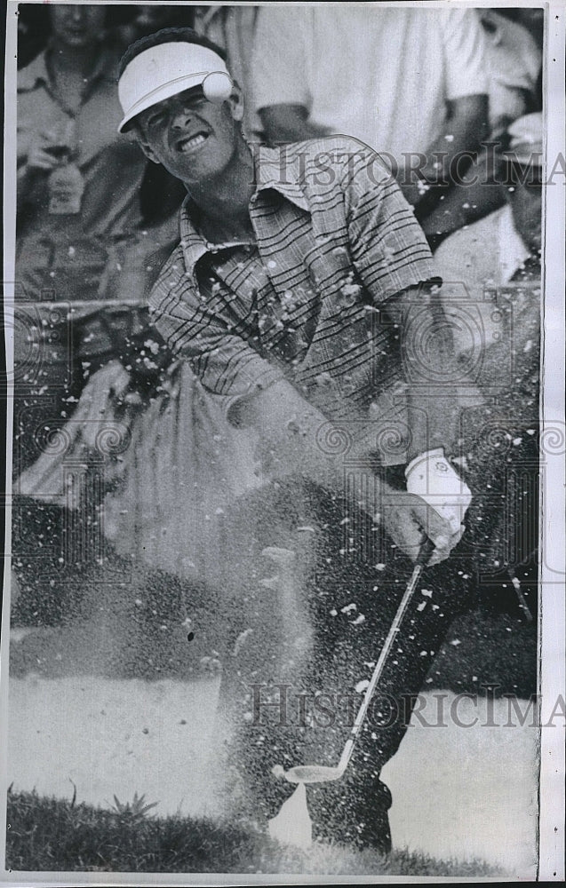 1974 Press Photo Golfer John Schelee in Sand Trap - Historic Images