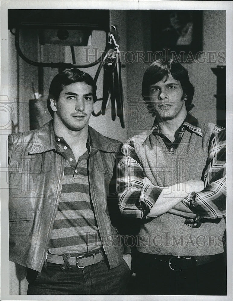 1977 Press Photo Marc Singer & John Cappelletti in "Something for Joey" - Historic Images