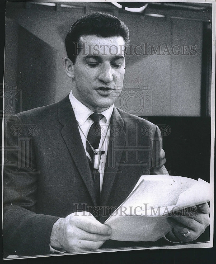 1965 Press Photo Gino Cappelletti of Boston Patriots Sportscaster Off Season - Historic Images