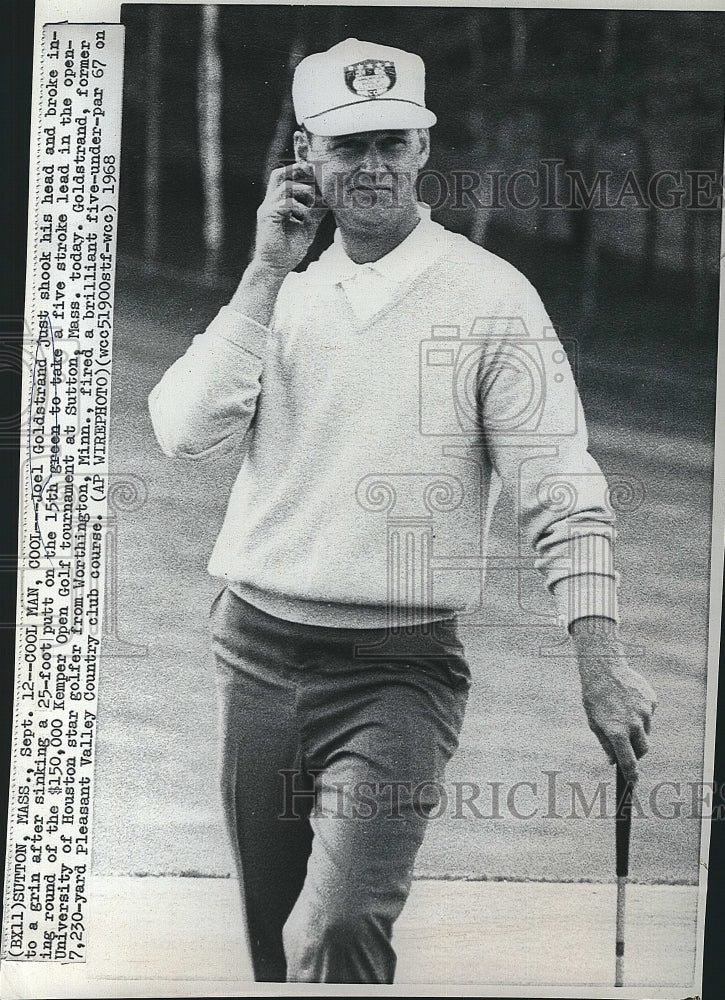 1968 Press Photo Joel Goldstrand,golfer checking out the lie of next putt - Historic Images