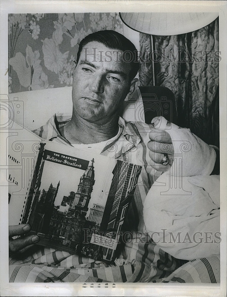 1948 Press Photo Lynwood Rowe,Philadelphia Phillies,pitcher with broken thumb - Historic Images