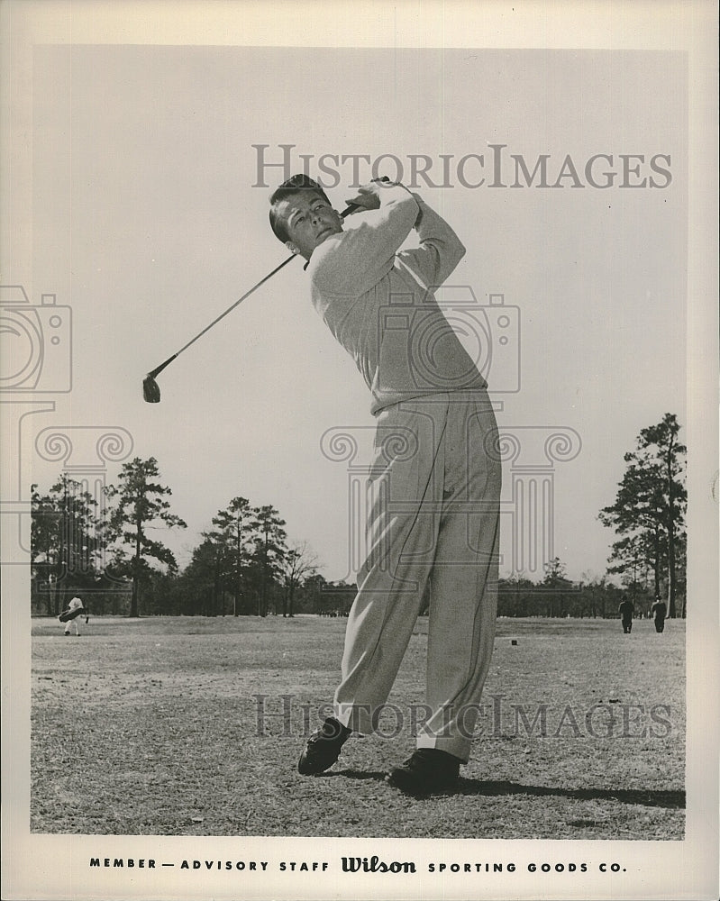 1955 Press Photo Walker Inman Jr of Wilson sporting goods golf staff - Historic Images