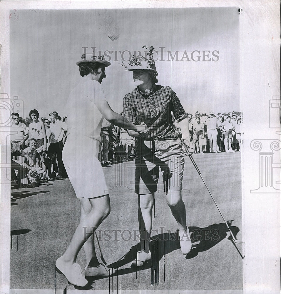 1960 Press Photo JoAnne Gunderson &amp; Judy Eller at Miss. golf tourney - Historic Images