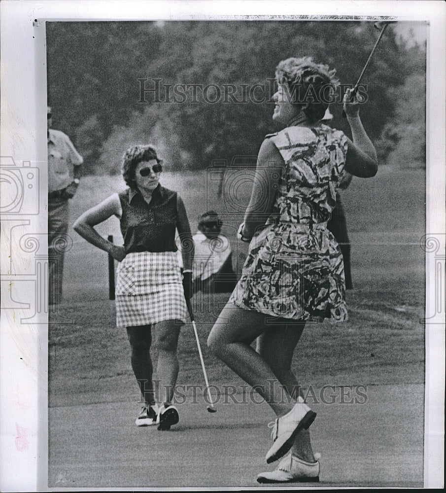 1973 Press Photo JoAnne Carner  inaction at  golf tournament - Historic Images