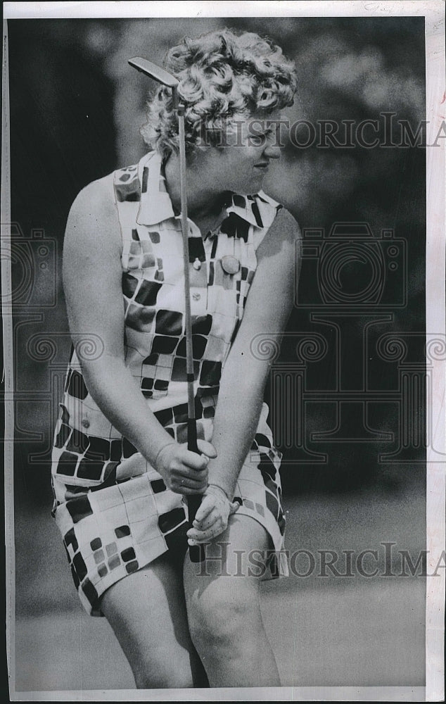 1971 Press Photo  JoAnne Carner  inaction at  golf tournament - Historic Images