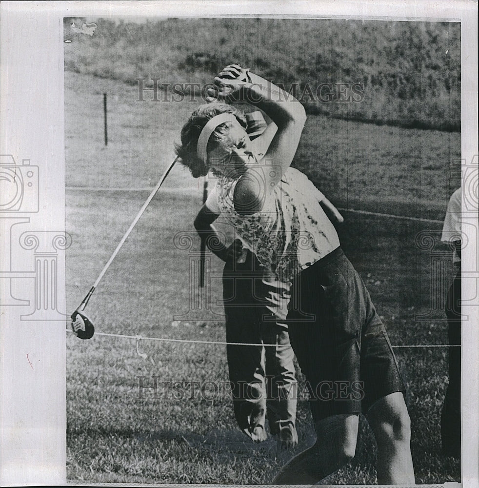 1964 Press Photo JoAnne Gunderson Carner at golf tournament - Historic ...