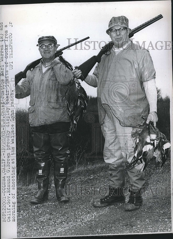 1961 Press Photo US Chief Justice Earl Warren &amp; Calif Gov EG Brown hunting - Historic Images