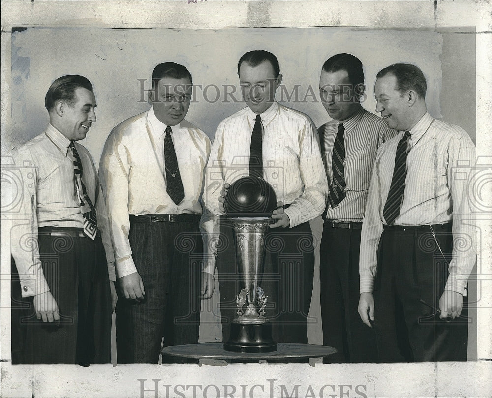 1942 Press Photo The Celtic Team Daily News Bowling - Historic Images