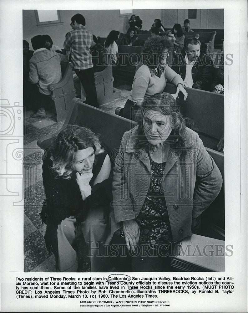 1980 Press Photo Beatrice Rocha and Alicia Moreno at Courthouse Meetin ...