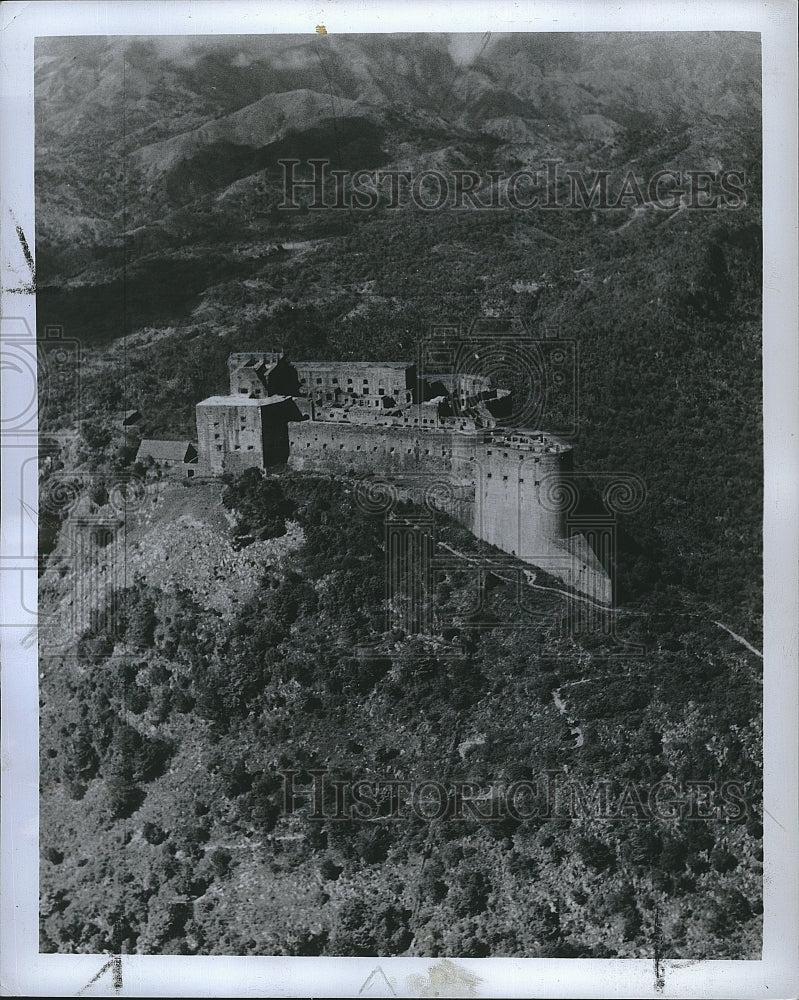 1969 Press Photo Haiti Aerial View Large Stone Building - Historic Images